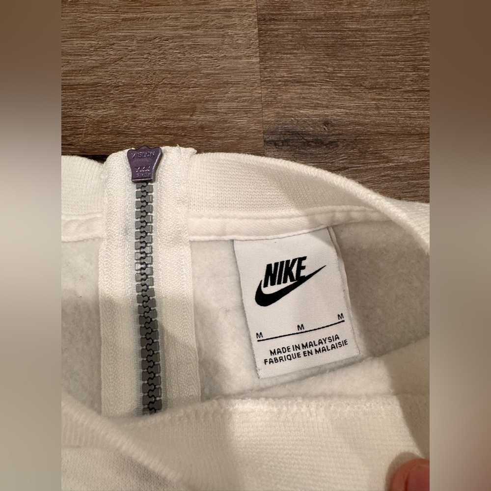 New Nike Women's Sportswear Opal White Fleece Graphic Crew Sweatshirt Size M - Picture 2 of 8